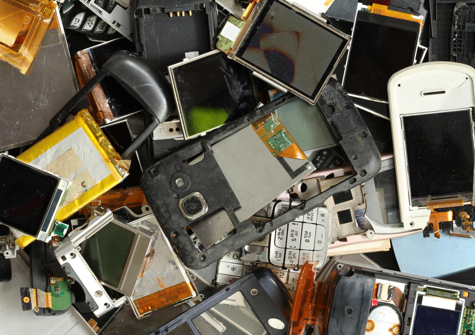 Les déchets électroniques doivent être déposés en décheterie.